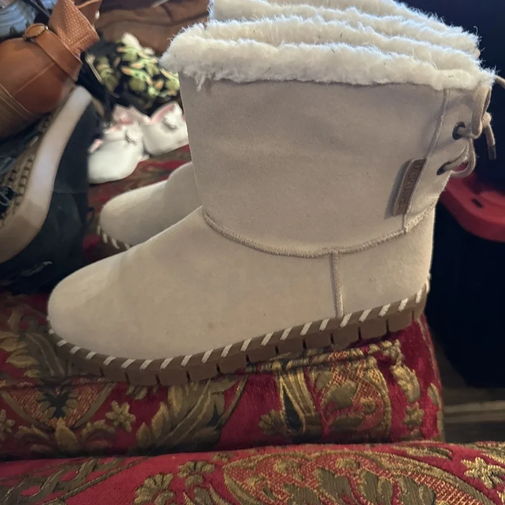 NIB Muk Luks Ankle Boots US Size 8 Suede, Wool Blend,  Memory Foam Color= Sand